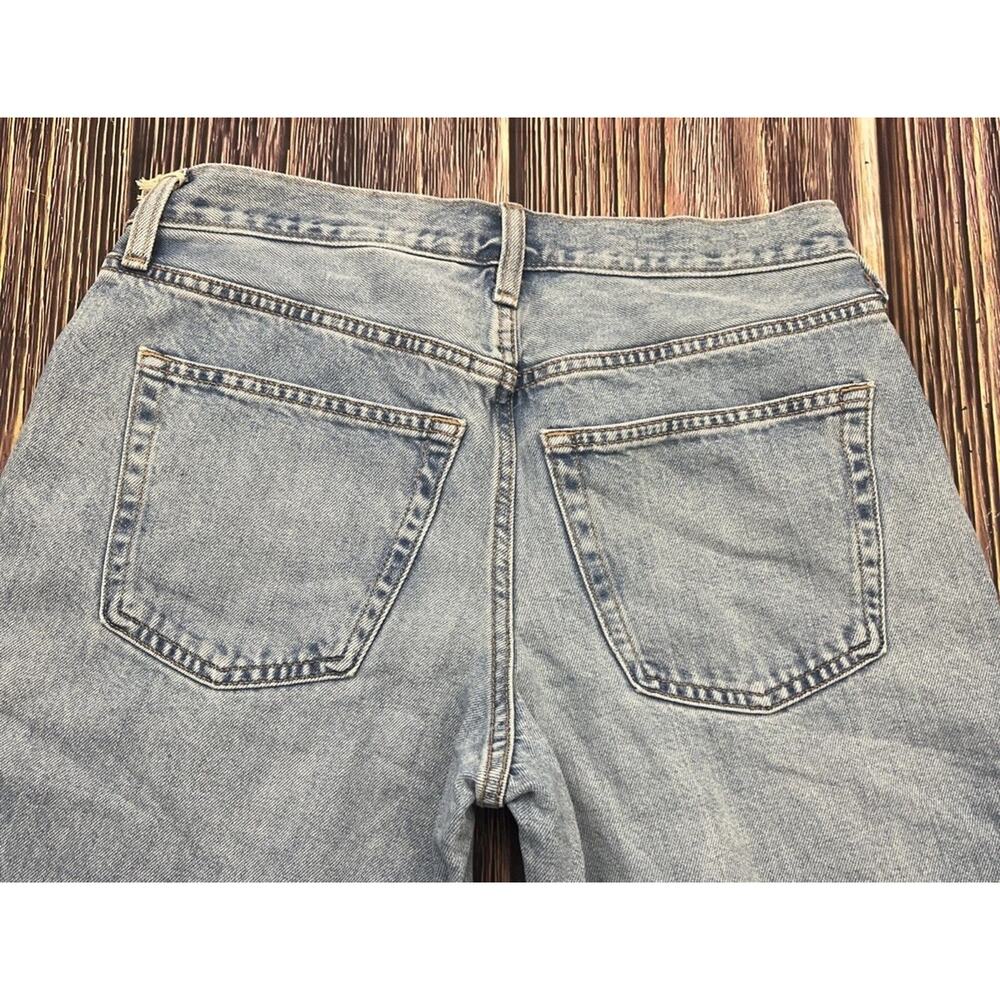 New NWT Women's Mid-Rise 90's Baggy Jeans - Universal Thread Size 2 Regular